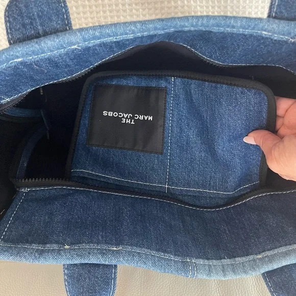 Marc Jacobs Blue Tote Bag with Sleek Design - Picture 4 of 4